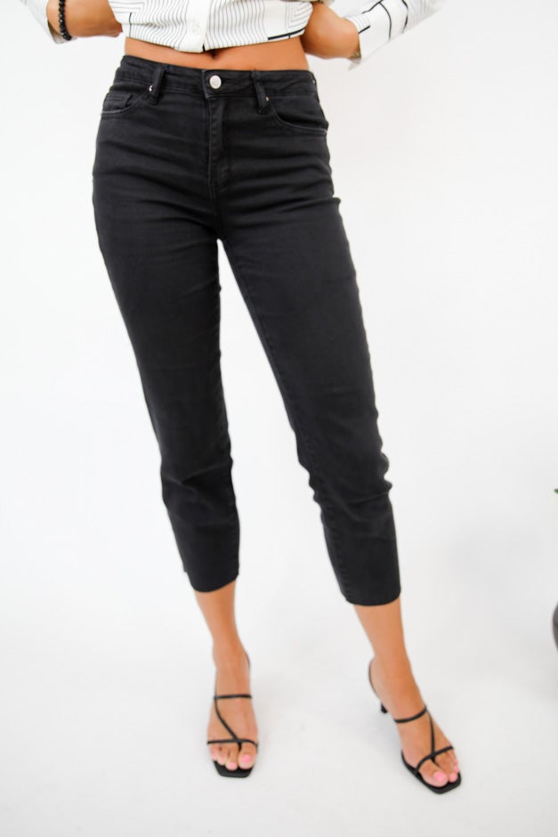 Everyday Essential Cropped Straight Jeans