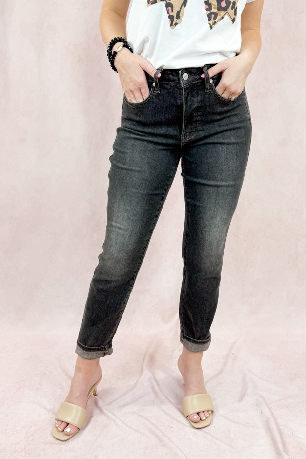 Judy Blue Mid Rise Slim - Black