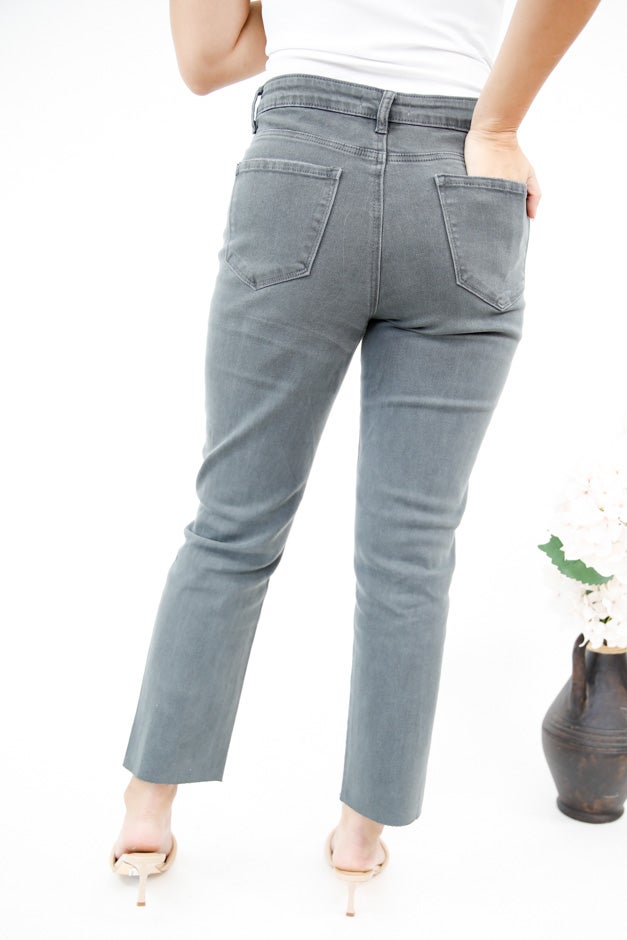 Everyday Essential Cropped Straight Jeans