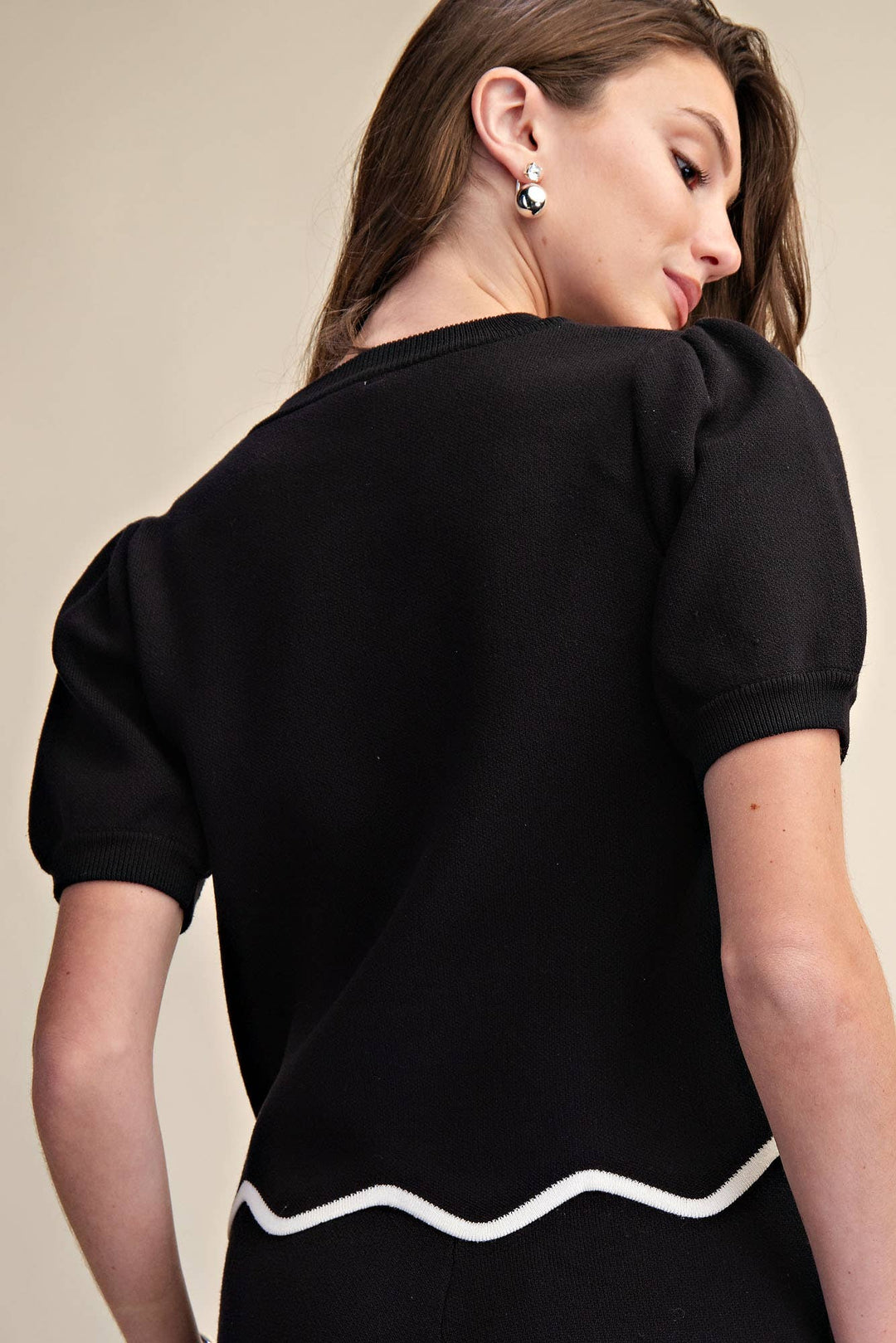 Round Neck Scallop Knit Top