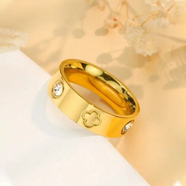 Lucky in Love Clover Ring