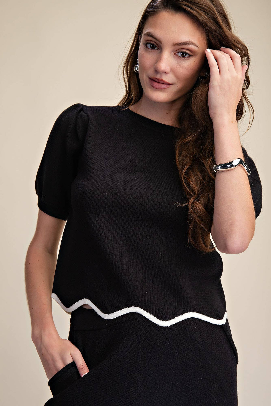 Round Neck Scallop Knit Top