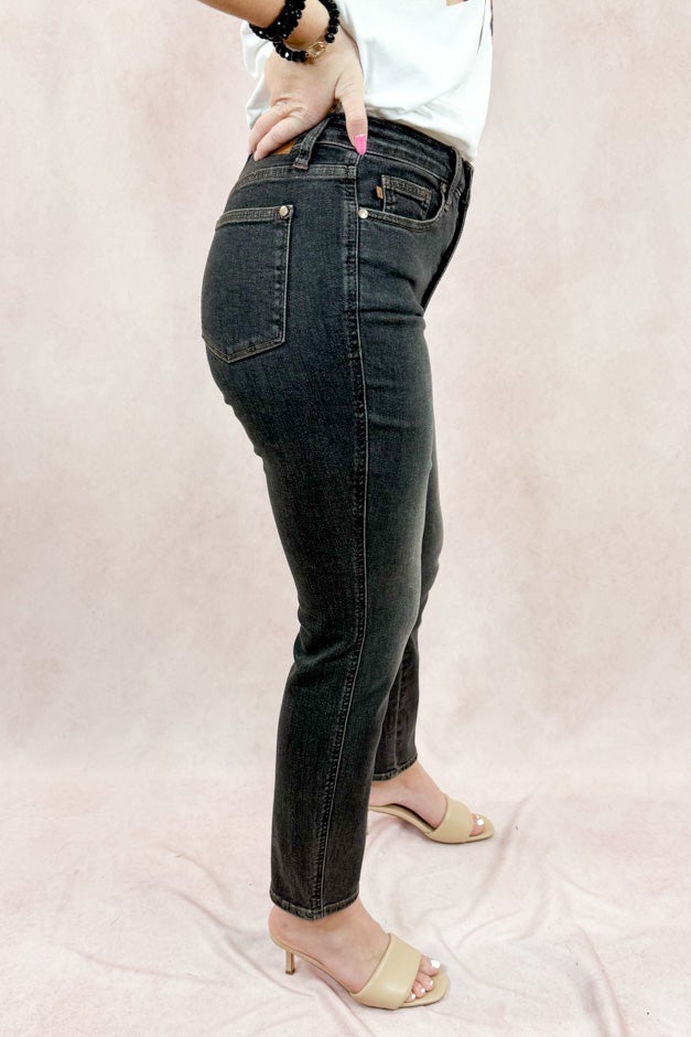 Judy Blue Mid Rise Slim - Black